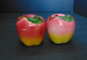 Vintage Apple Salt and Pepper Shaker 2.5” Tall Collectible - Picture 1 of 3