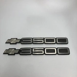 Chevy Silverado 3500 GMT400 Front Door Emblem Set 88-00 Used OEM 15551239 Bowtie - Bild 1 von 7