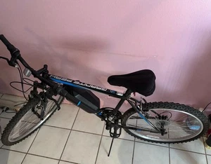 26-inch black and blue Roadmaster Granite Peak men's mountain bike. - Picture 1 of 2