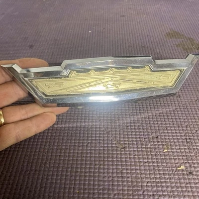 1963 Ford Galaxie 500 Grille Hood Release Handle Latch Emblem Crest Emblem Trim - Imagem 1 de 4