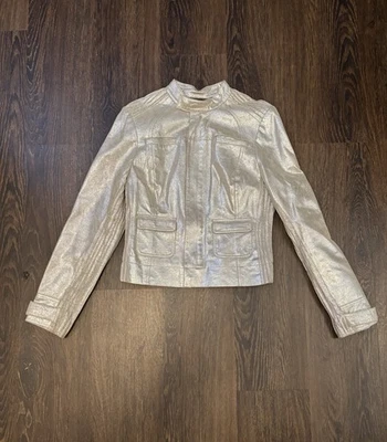 Jaqueta de motocicleta vintage Y2K Bebe feminina prata metálica tamanho médio - Imagem 1 de 3