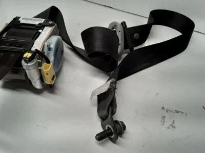 Cinturón de seguridad delantero izquierdo Honda Fit 2009-2014 retractor negro usado. Foto 1 de 2