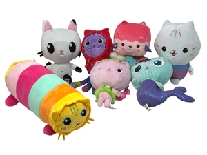 GABBY'S DOLLHOUSE lotto 7 Mercat Pandy Paws DJ Catnip Cakey scatola cuscino fata gatto - Foto 1 di 20