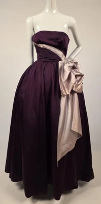 GLAMOUR VINTAGE 1940’S SLEEVELESS GRAPE PURPLE LONG DRESS W DRAMATIC BOW DETAIL - Image 1 of 4