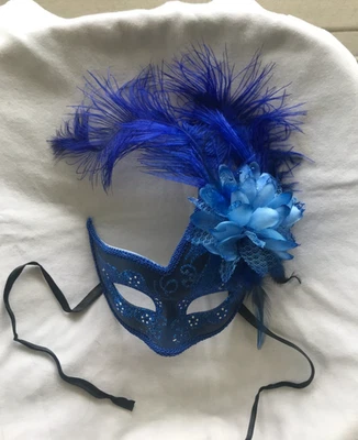 LINDO!! Máscara de máscara azul com lantejoulas prateadas e emplumada com laços de fita!! - Imagem 1 de 4