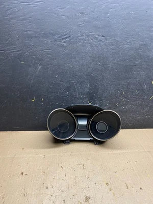 2014 2015 2016 Hyundai Genesis Speedometer Instrument Cluster Gauges U4867 DG - Image 1 of 4