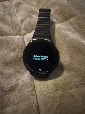 三星 Galaxy Watch6 Classic 47 毫米 + GPS 黑色蓝宝石水晶 — 第 1/4 张图片