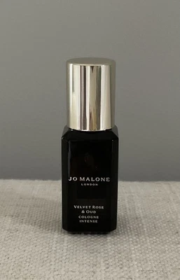 Nuevo Jo Malone Velvet Rose & Oud Eau de Cologne Intenso Spray de Viaje 0.3 oz/9 ml Foto 1 de 3