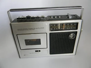 Vintage Kmart AM-FM Radio\Cassette- Auto Stop Model 6-33-56 - Picture 1 of 8