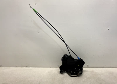 Actuador de bloqueo de puerta lateral paso derecho delantero Lexus GS350 GS450 2013-2020h  Foto 1 de 4