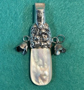 Sonaglio/fischietto bambino argento sterling vittoriano Repousse madreperla dentizione - Foto 1 di 8
