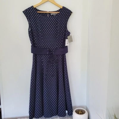 Vestido DANNY & NICOLE 12 Ajuste y Acampanado Azul Marino con Lunares de Marfil Cinturón con Cordones Nuevo con Etiquetas Giratorio Foto 1 de 4