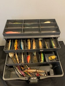 Antique Vintage Fishing Lures With Box--33 Pieces - Foto 1 di 13
