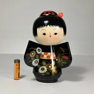 YANAGIYAMA Lacquer Kokeshi Figurine Japan Signed - Size 7" - Picture 1 of 11
