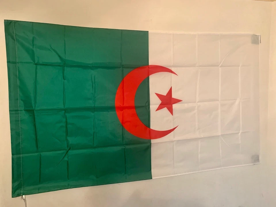 Drapeau Algérie - Algeria Flag - 145 cm X 90 cm - Livraison gratuite - Photo 1/1