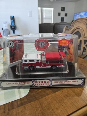 Motor del Departamento de Bomberos Code 3 Mack CF Oceanic Foto 1 de 4