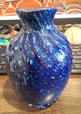 6" x 4" (W) ELEGANTE JARRÓN MYERS VINTAGE DE VIDRIO AZUL MODERNO SOPLADO A MANO Foto 1 de 4