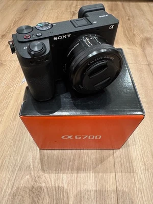 Sony Alpha a6700 26,0MP Spiegellose Systemkamera mit Kit (16-50mm F3,5-5,6 OSS)  - Bild 1 von 4
