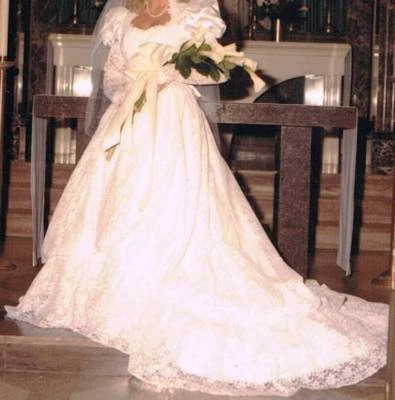 SZ 6 Princess Lace Wedding Bridal Gown Sweep Train Heart Neck 1980s Puff Sleeve - Image 1 of 4