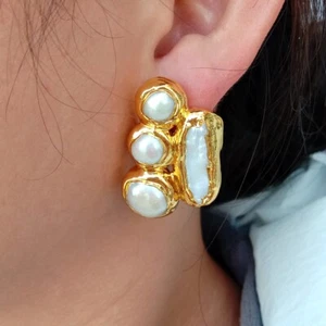 Cultured White Biwa Pearl Chunky Stud Woman Wedding Earrings - Imagen 1 de 6
