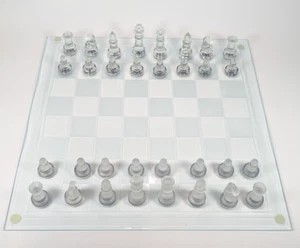 32 Stück Klar und Milchglas Schachbrett Set Spiel 133/4 x 133/4 Zoll - Bild 1 von 9