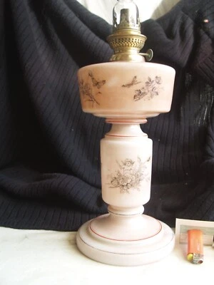 LAMPE PETROLE ANCIENNE OPALINE ROSE ELFINE ANGELOT ELFE Old petrol lamp - Photo 1/4