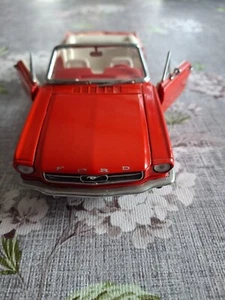 franklin mint 1:24 Ford Mustang BJ 1964 1/2 OHNE OVP - Bild 1 von 12