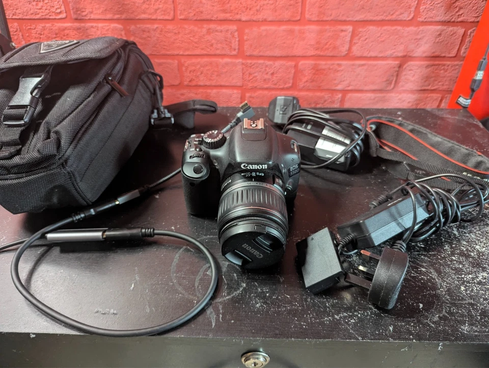 Lente Canon EOS 550D DSLR para cámara 18-55 mm - Kit completo de transmisión Foto 1 de 4