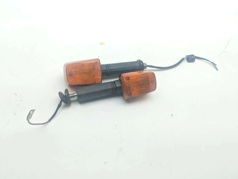 Luces indicadoras intermitentes intermitentes traseras 85 Honda CB650SC CB 650 Foto 1 de 4