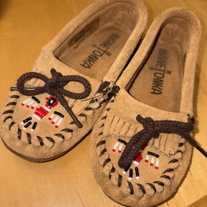 Minnetonka Thunderbird Tan Leather Moccasin Little Kids Size 8 - Picture 1 of 4