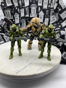 Halo Infinite Master Chief vs Brute Chieftain 3 Figurines - Picture 1 of 9