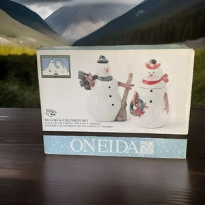 ONEIDA KÜCHE ZUCKER & CREMER SET.  SCHNEEMÄNNER FAMILIE HANDBEMALT. Neu mit Etikett - Bild 1 von 5
