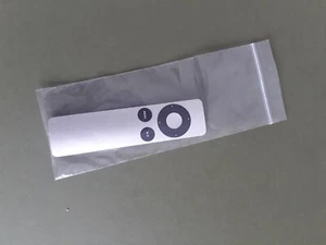 Genuine Apple Silver Remote for TV iMac Macbook Pro Silver A1294 - New Battery - Bild 1 von 7