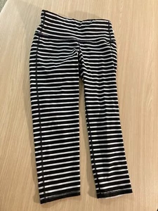 Athleta Striped Chaturanga Capri Leggings Style 243095 Black White XS Xtra Small - Picture 1 of 3