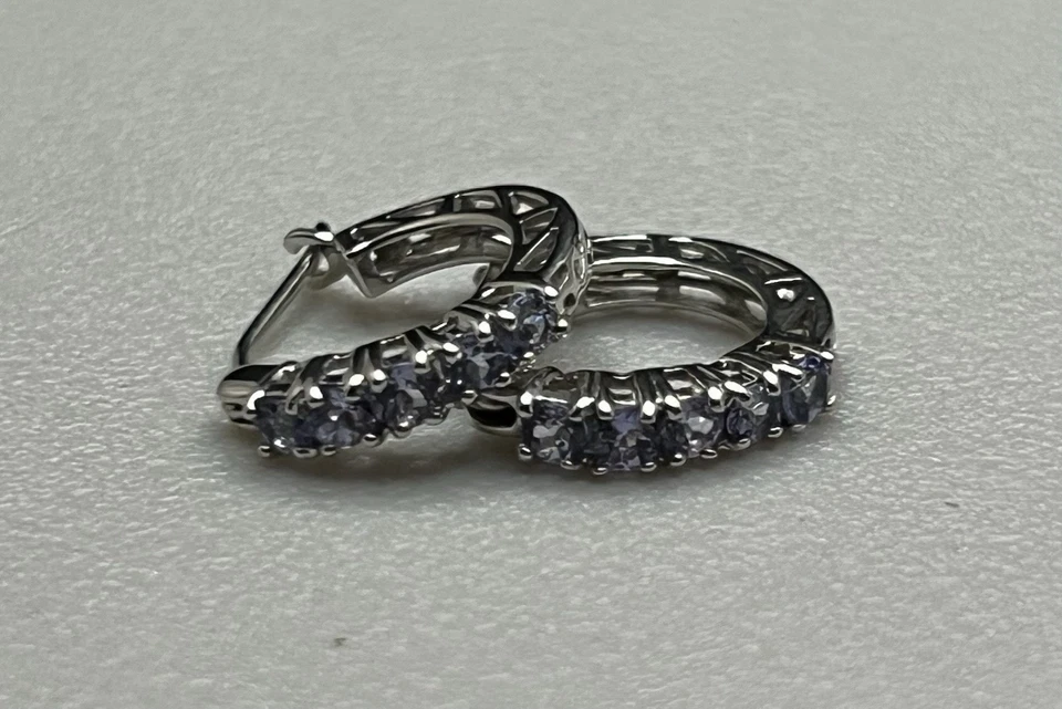 Hermosos aretes tipo argolla finos finos de oro blanco macizo y tanzanita de .585 14K 2,5 g Foto 1 de 4