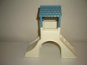 T31 1994 Fisher Price Loving Family Dream casa de muñecas patio de recreo tobogán techo azul - Imagen 1 de 5