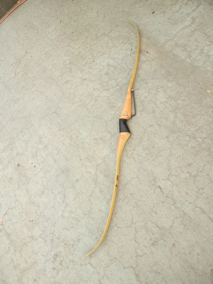 BEAR CUB RECURVE BOW 60" 23# 25AK26 RIGHT HAND IN NICE USED CONDITION - Image 1 of 4