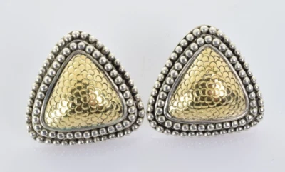 Pendientes triangulares abovedados John Hardy en plata de ley y oro amarillo de 18 k Foto 1 de 4
