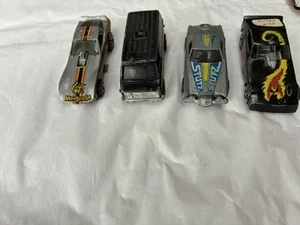 4 - Hot Wheels 1-74 Chevy Van vintage anni 70.1-79 Stutz & 2 - 1977 Funny Cars. - Foto 1 di 5