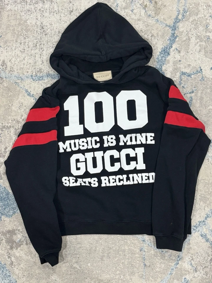 Sudadera con Capucha GUCCI 100 Music Is Mine Negra Roja Talla Grande Usada Precio de Venta sugerido por el fabricante $1380 Foto 1 de 2