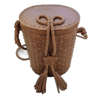 RARO! Bolso Bandolera Cleobella Tejido Cuero Tachonado Cilindro Vertical Bronceado Foto 1 de 4