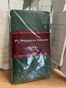 (#389) Nikolaus quadratisch grün Servietten 4er Set mit Beeren & Stechpalmenblättern NEU - Bild 1 von 4