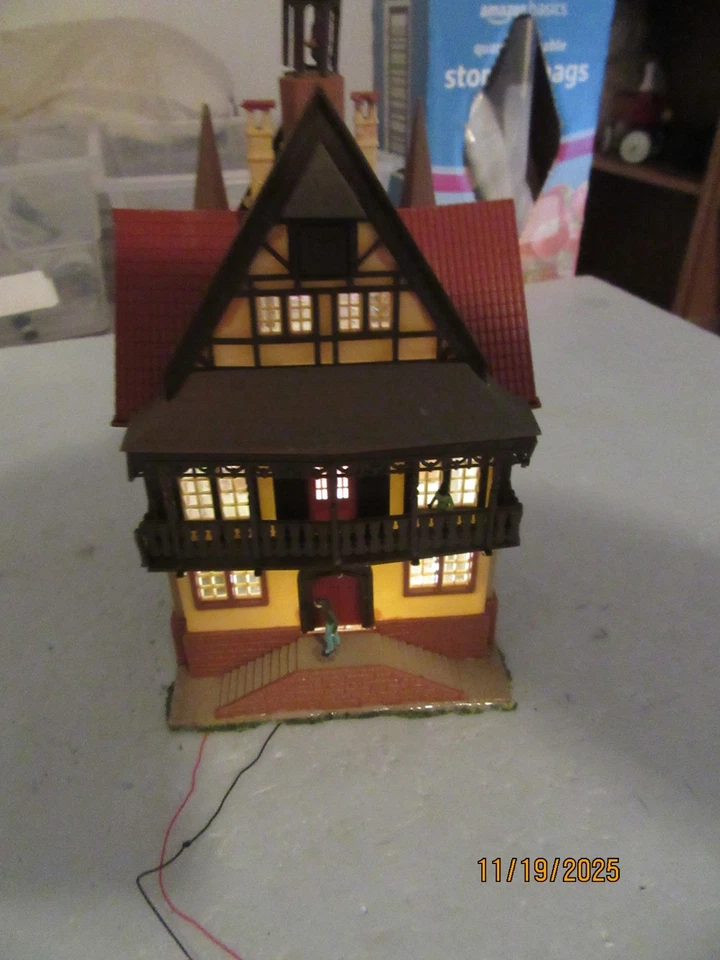 HO - Vollmer 19590 Marco de madera personalizado / Ayuntamiento - LED y personas Foto 1 de 4