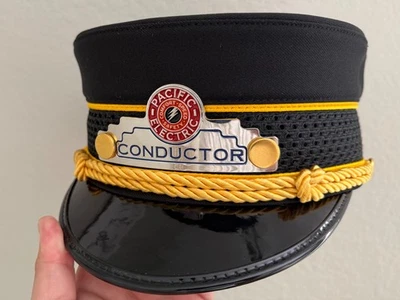 Distintivo de boné “CONDUCTOR” Pacific Electric Railway - Imagem 1 de 4