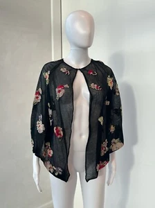 Beautiful Vintage 1930s Sheer Tuille with Floral Appliqué Capelet - Picture 1 of 10