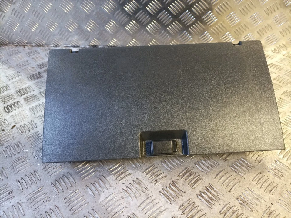 ROVER 200 1984-1989 GLOVE BOX STORAGE COMPARTMENT PASSENGER SIDE - Image 1 of 4