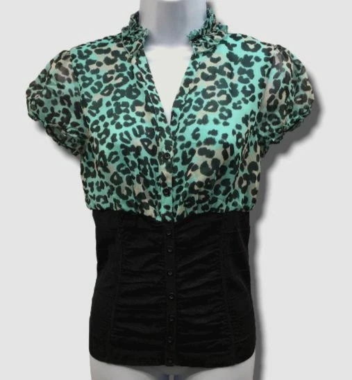 $54 INC 女式绿色动物印花编织丝绸纽扣衬衫上衣 6 码 — 第 1/1 张图片