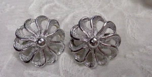 Vtg Estate Jewelry ~ Silvertone SARAH COV COVENTRY Round Floral Clip On Earrings - Picture 1 of 3