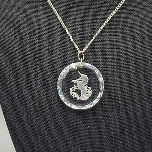 Vintage Einhorn Anhänger Halskette Reverse Cut lange silberfarbene Kette 24 Zoll - Bild 1 von 7