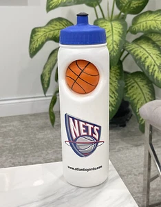 Brooklyn Nets NBA Basketball Trinkflasche altes Logo Barclays Stadium Sammlerstück - Bild 1 von 4